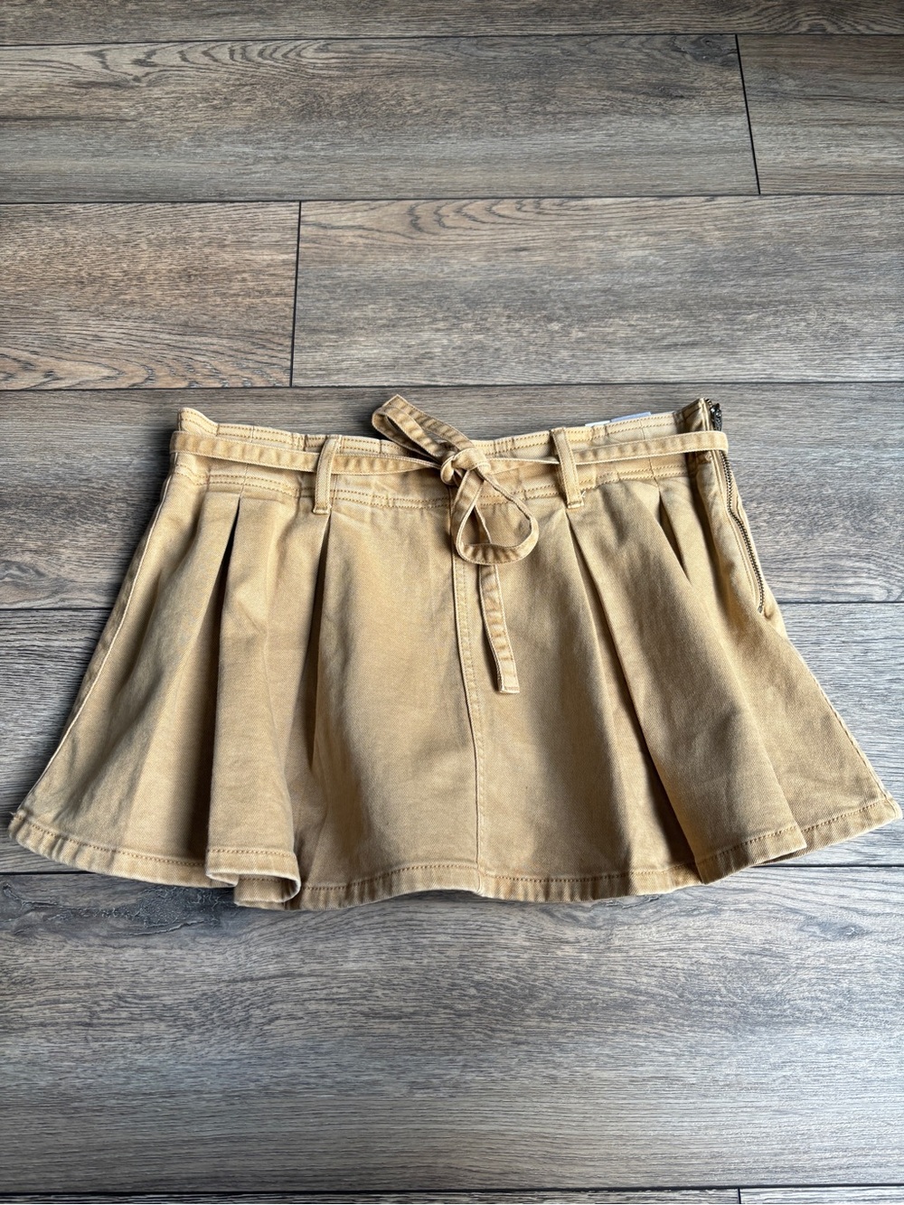 NWT American Eagle Mini Skirt Denim Pleated Mid-Rise Belted Tan Brown Sz 6 (28W)